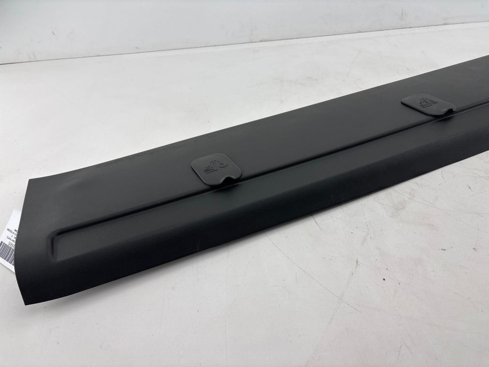 01-07 Chevy Silverado / GMC Sierra Back Glass Reveal Molding OEM 10371626