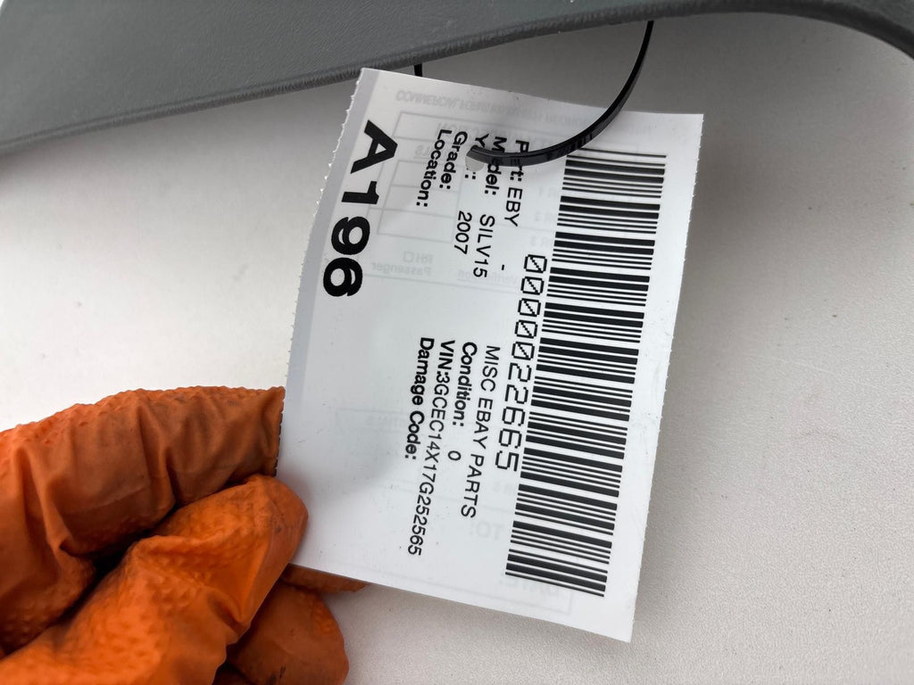 01-07 Chevy Silverado / GMC Sierra Back Glass Reveal Molding OEM 10371626