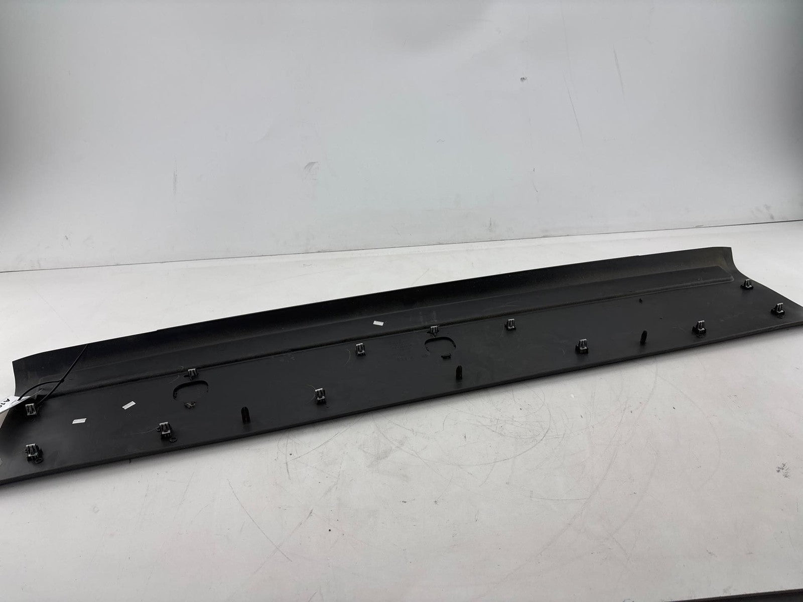 01-07 Chevy Silverado / GMC Sierra Back Glass Reveal Molding OEM 10371626