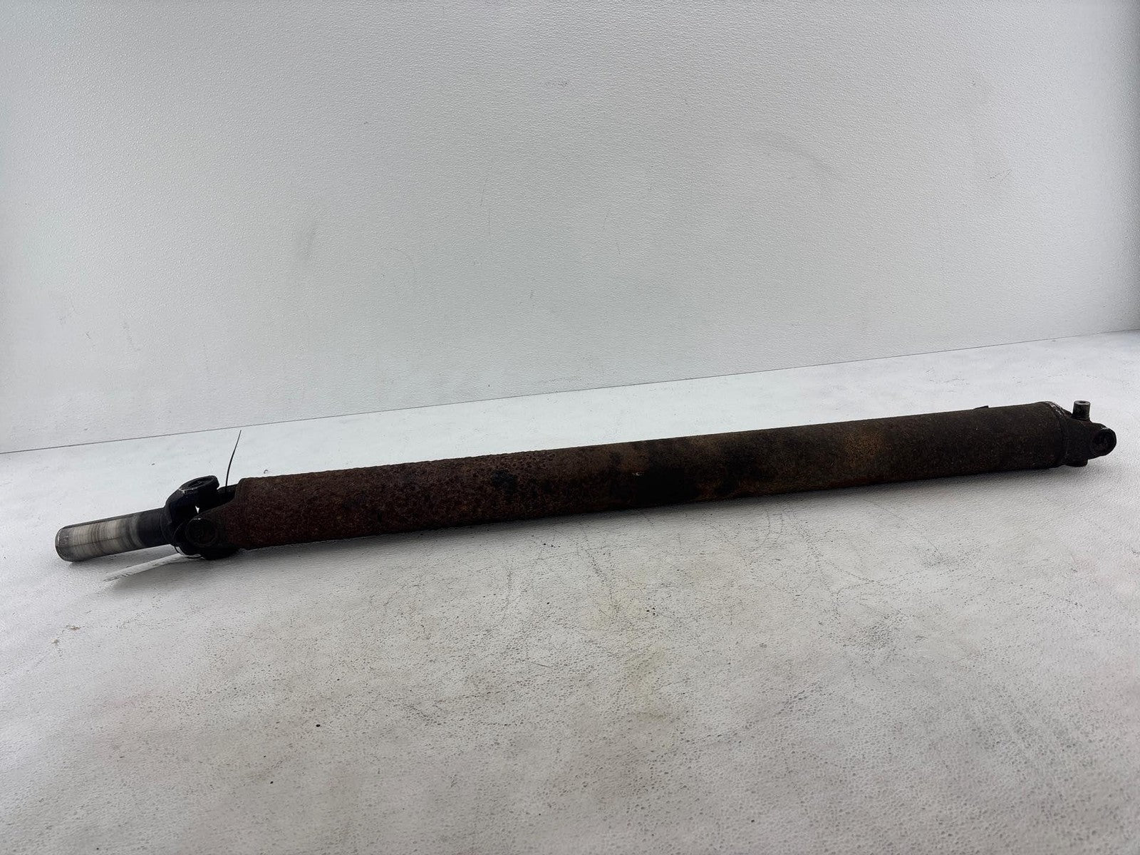 03 - 09 Hummer H2 6.0L Drive Shaft Driveshaft Front Oem