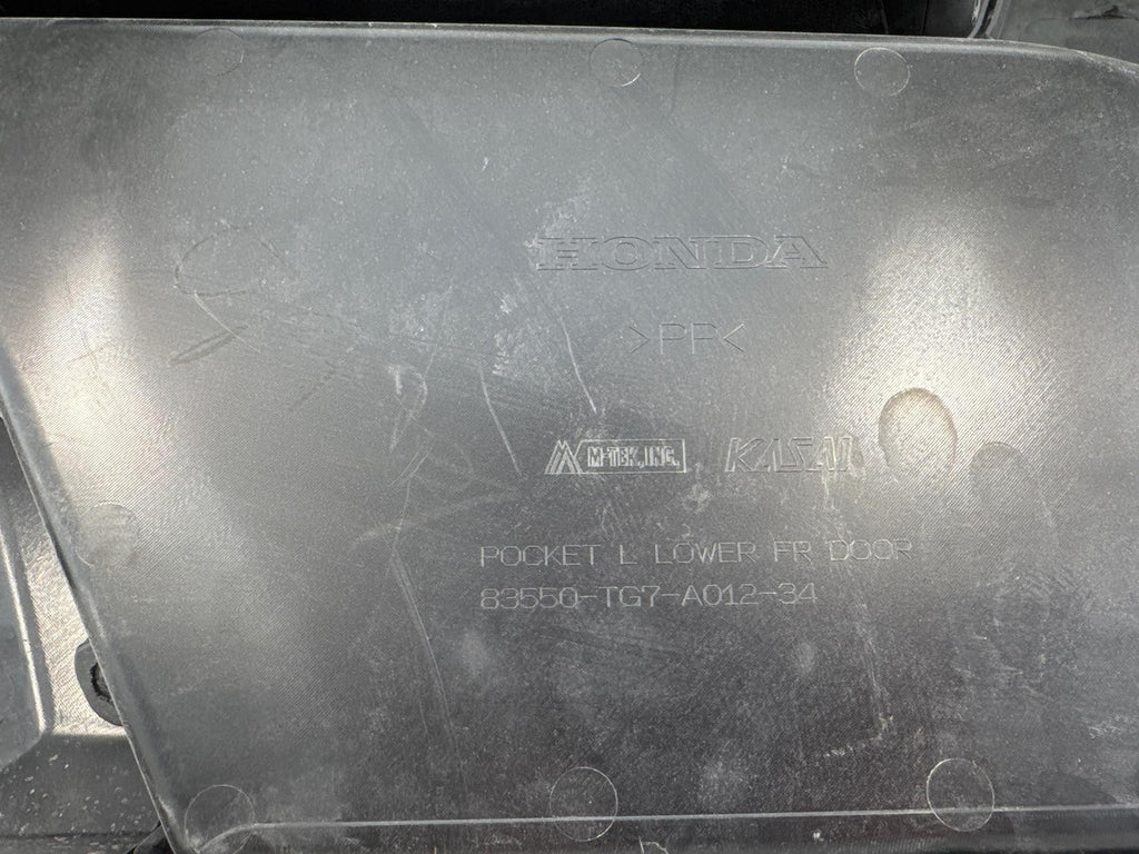 16-23 Honda Pilot/Passport Front Left Interior Door Panel Trim Cover Oem