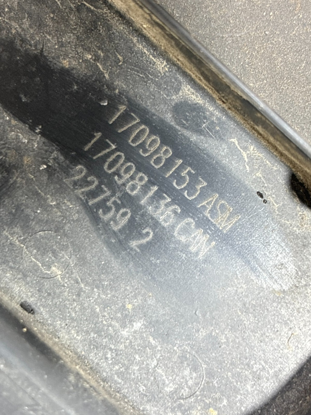 2000 - 2005 Buick Lesabre Custom Genuine Fuel Vapor Canister Black Oem 17098136