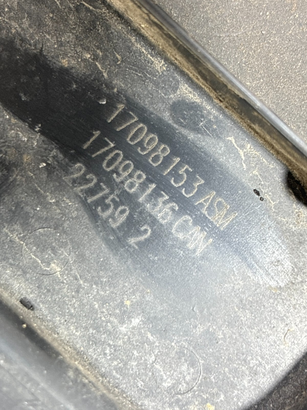 2000 - 2005 Buick Lesabre Custom Genuine Fuel Vapor Canister Black Oem 17098136