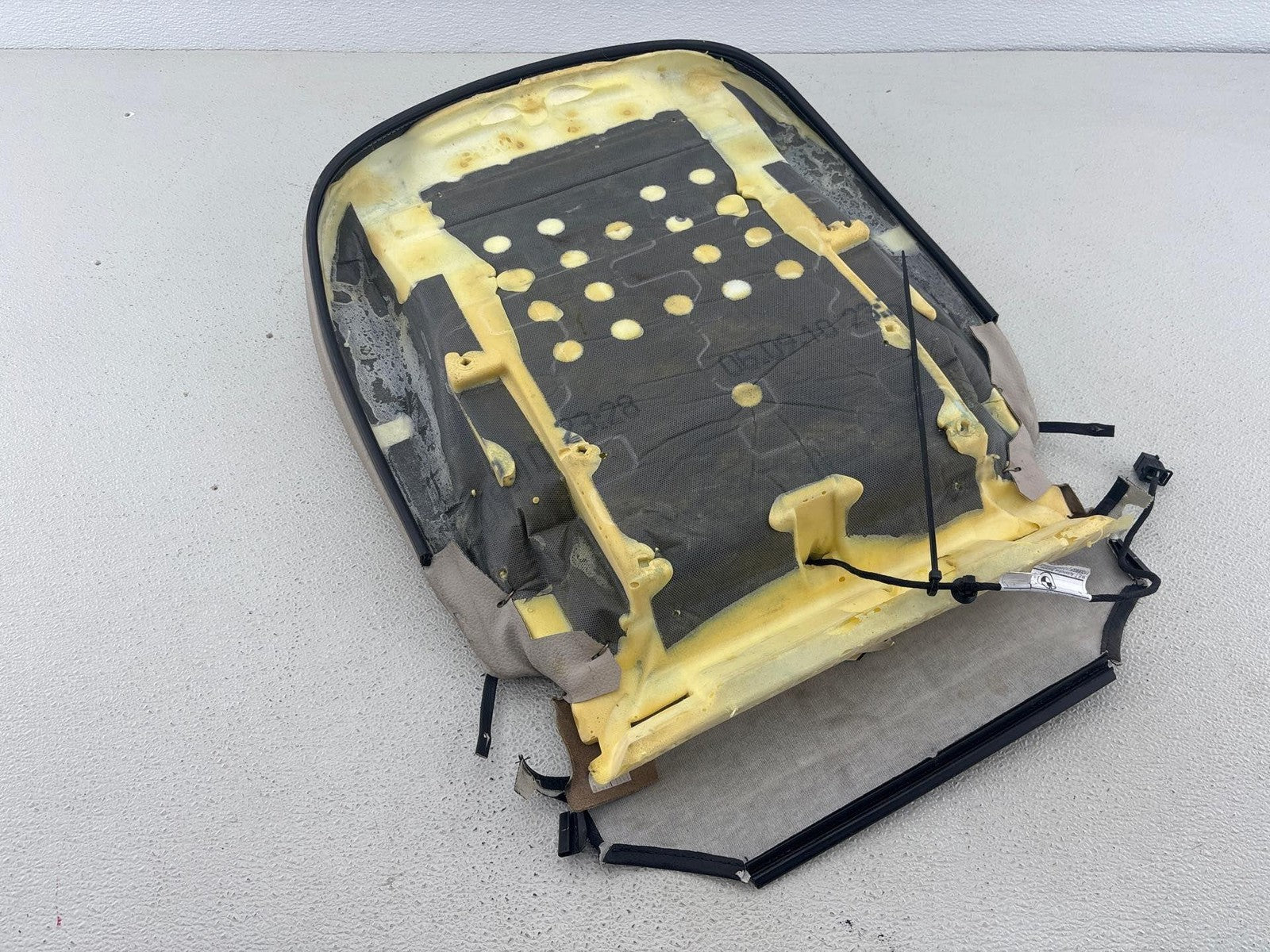 07-11 Bmw E90 335D 335I Front Left Driver Seat Lower Cushion Oem.