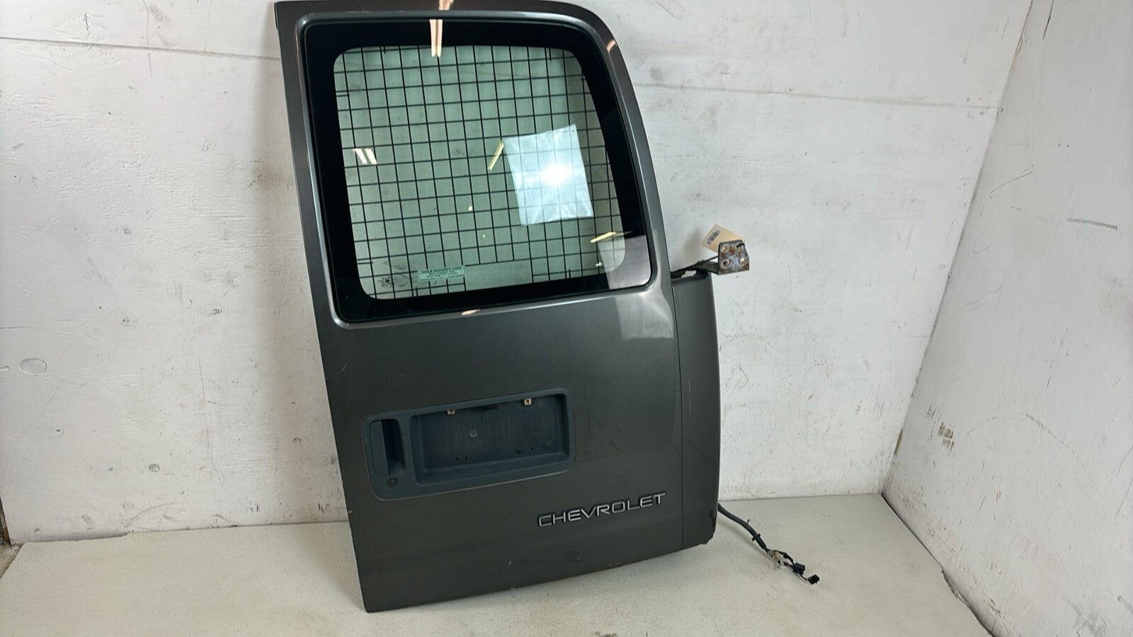 1996 - 2002 Chevrolet Express 3500 Genuine Rear Passenger Side Door Oem 22939491