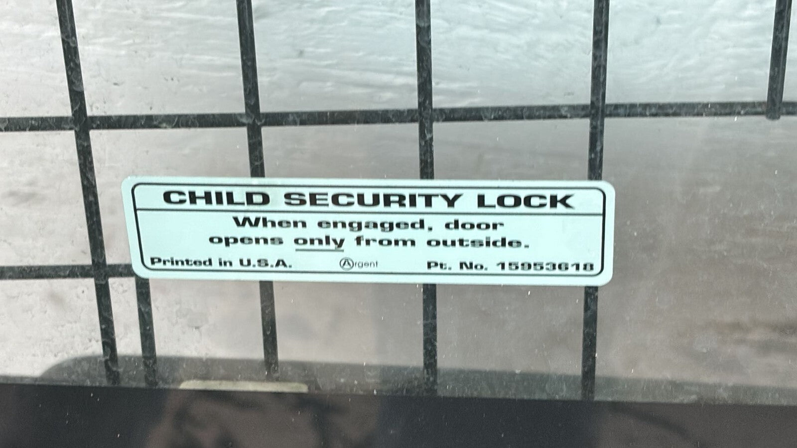 1996 - 2002 Chevrolet Express 3500 Genuine Rear Passenger Side Door Oem 22939491