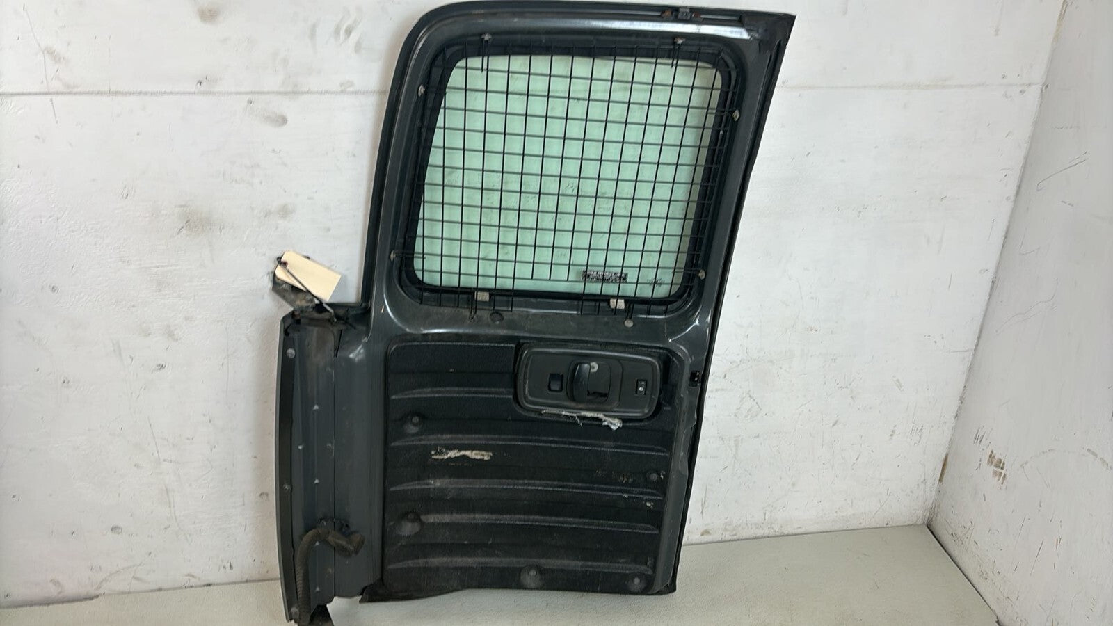 1996 - 2002 Chevrolet Express 3500 Genuine Rear Passenger Side Door Oem 22939491