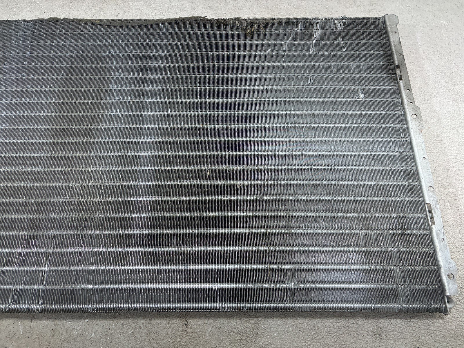 2000-2005 Buick Lesabre Radiator A/C Condenser Air Conditioning Oem