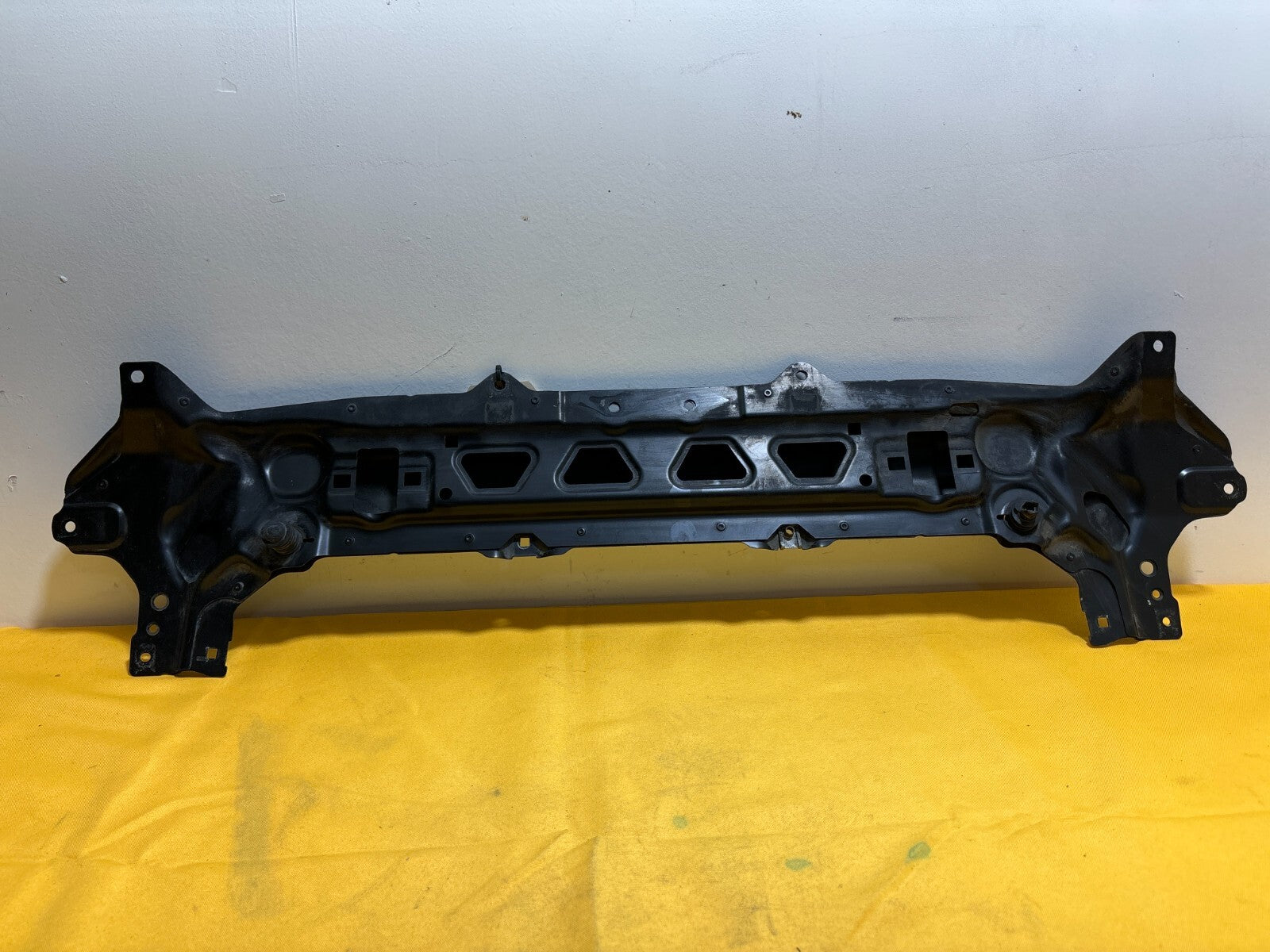 2000 - 2005 BMW 7-Series 745i N62 Front Upper Radiator Support Bar OEM 7022966