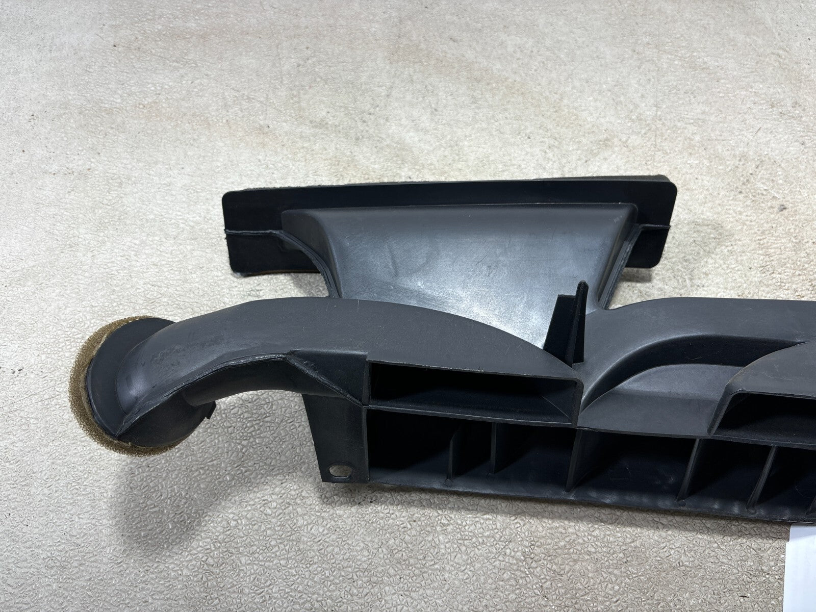 2000-2005 Buick Lesabre Under Dash Board Defroster Ac Heater Air Vent Tube Oem