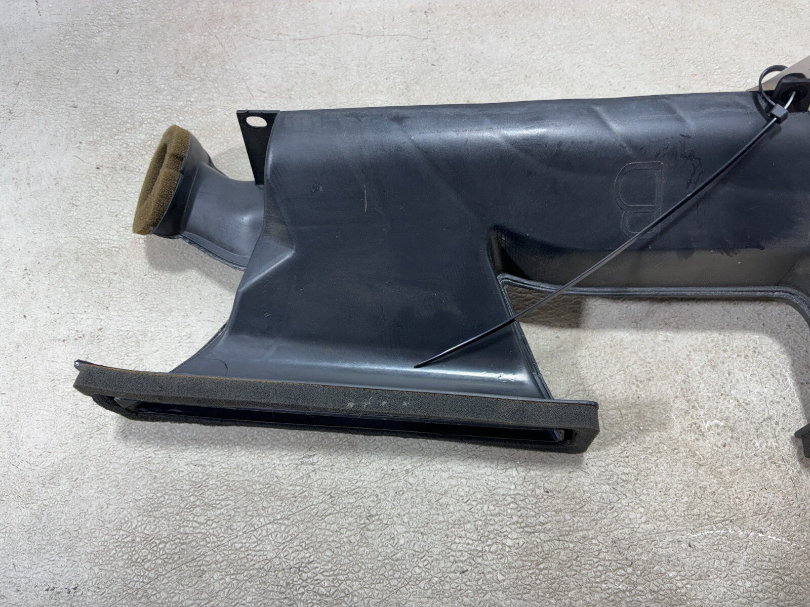 2000-2005 Buick Lesabre Under Dash Board Defroster Ac Heater Air Vent Tube Oem