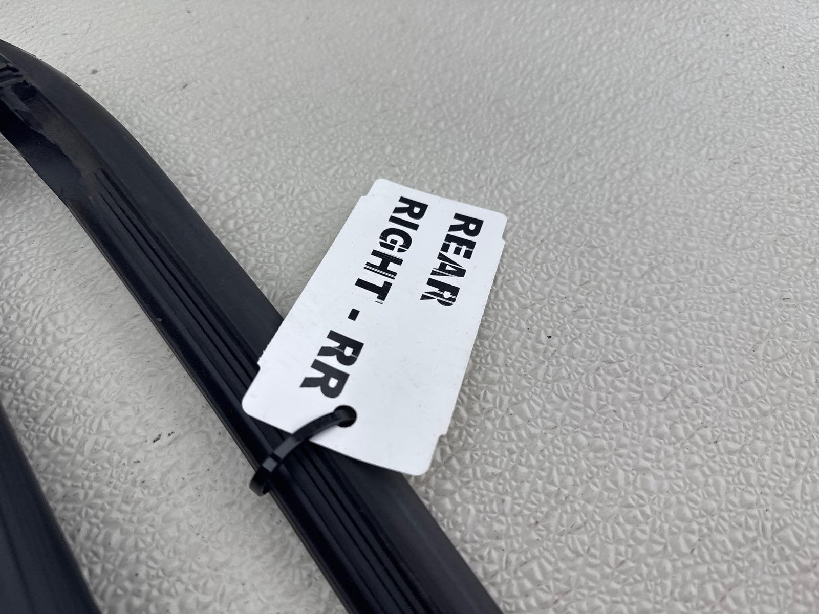 19-25 Bmw X5 Door Seal Window Guide Rear Right Sealing Rubber Gasket 7428690 Oem