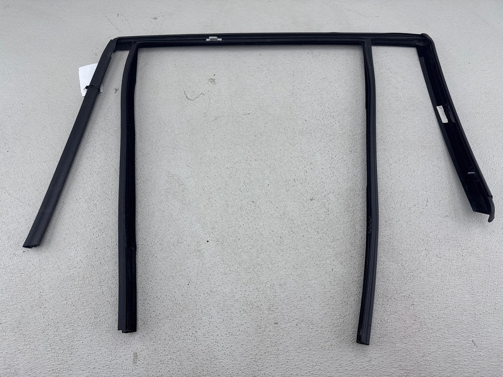 19-25 Bmw X5 Door Seal Window Guide Rear Right Sealing Rubber Gasket 7428690 Oem