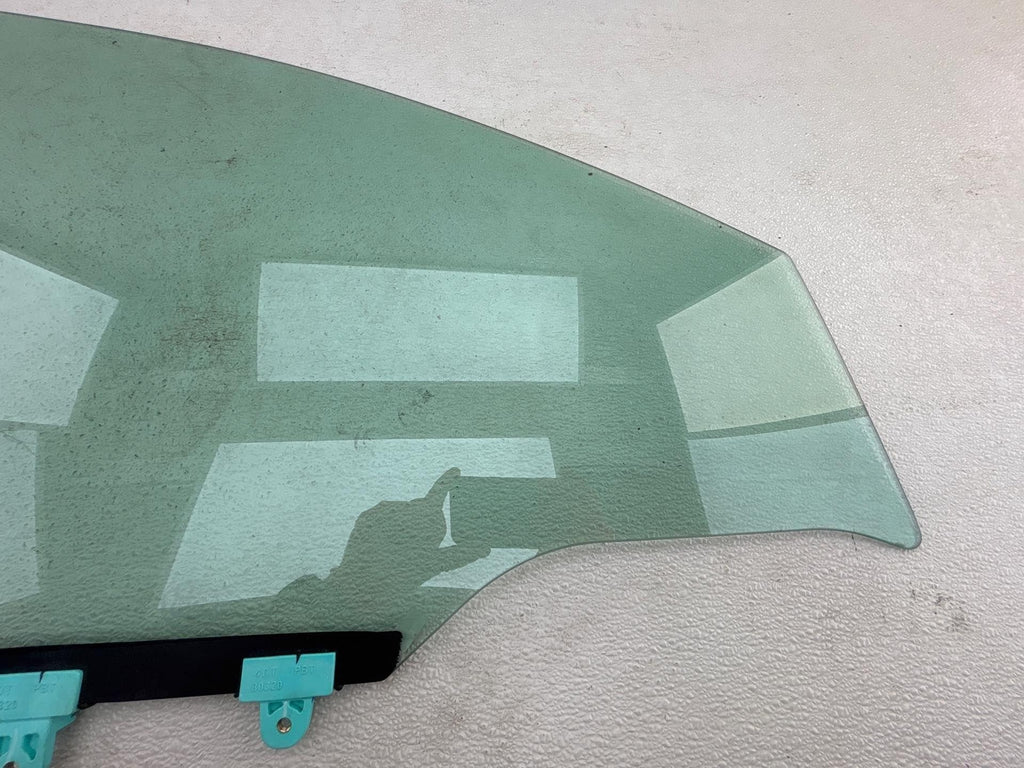 13-19 Nissan Sentra Front Right Door Window Glass Oem 80300-3Sg0A