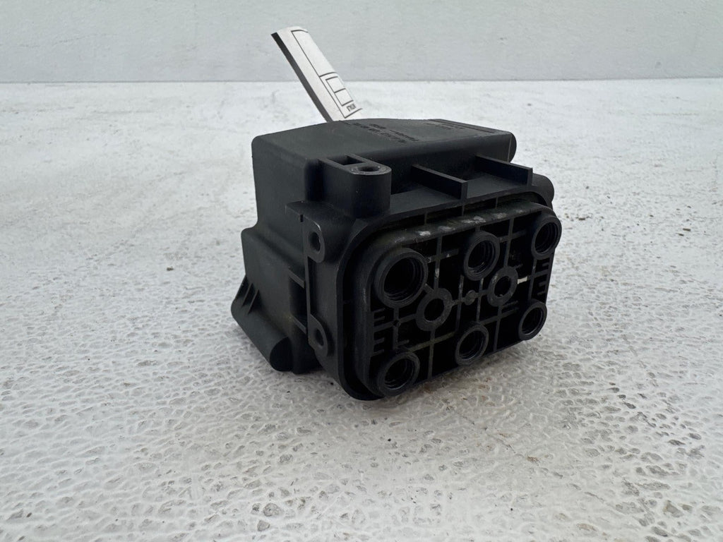 12 Mercedes-Benz Gl 450 Air Suspension Valve Solenoid Block Oem 2123200358