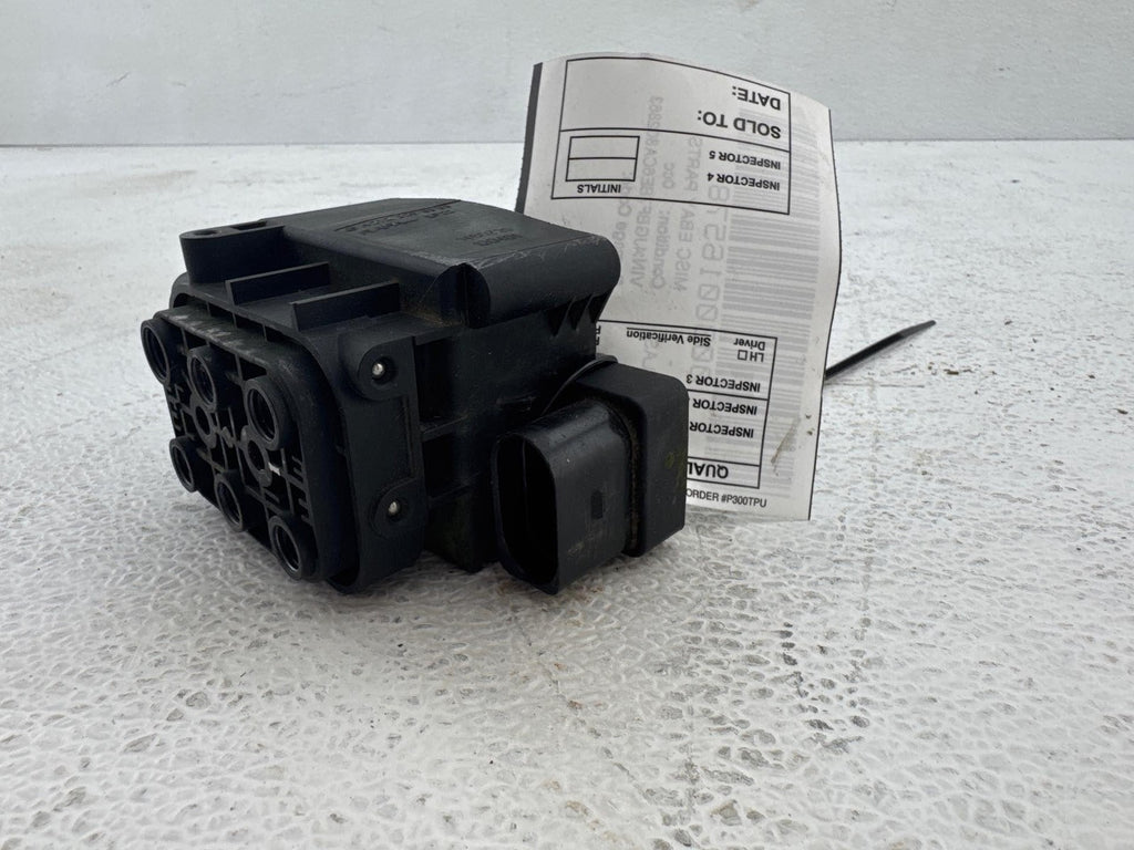 12 Mercedes-Benz Gl 450 Air Suspension Valve Solenoid Block Oem 2123200358