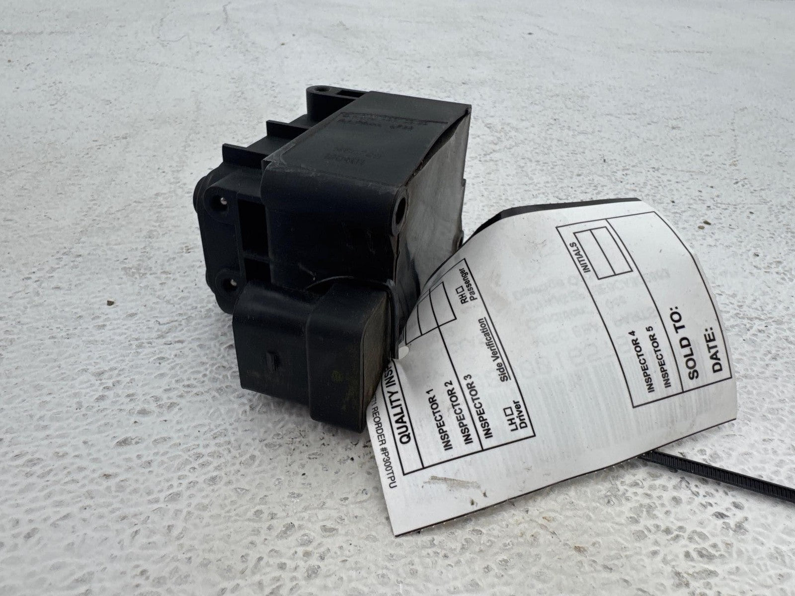 12 Mercedes-Benz Gl 450 Air Suspension Valve Solenoid Block Oem 2123200358