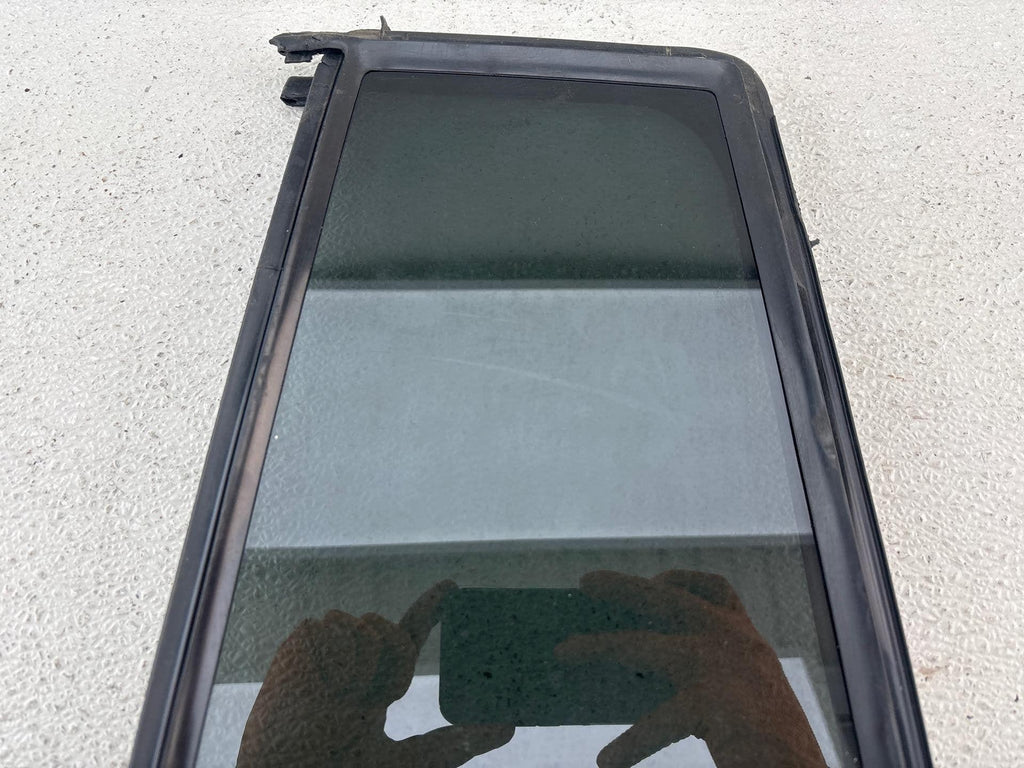 07-12 Mercedes X164 Gl450 Rear Left Door Quarter Vent Window Glass