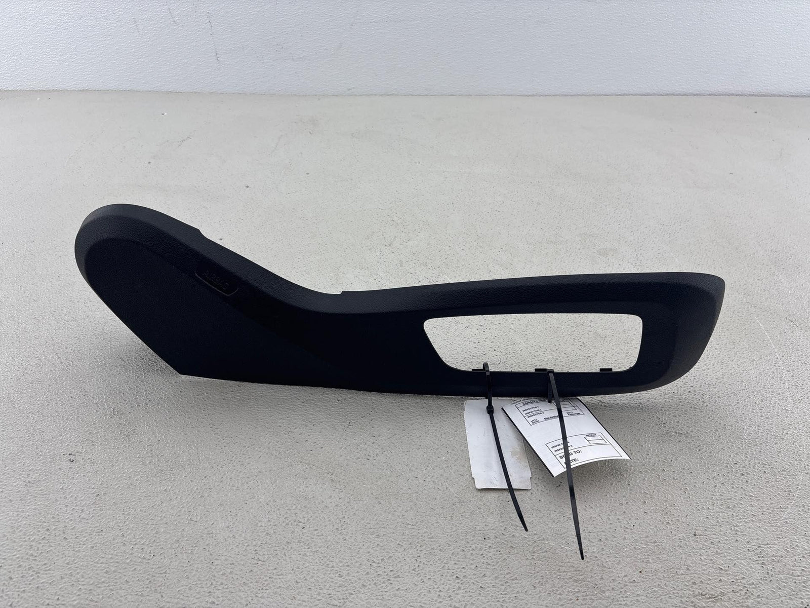 19-25 Bmw X5 G05 Front Right Side Seat Switch Outer Trim Cover Panel Oem