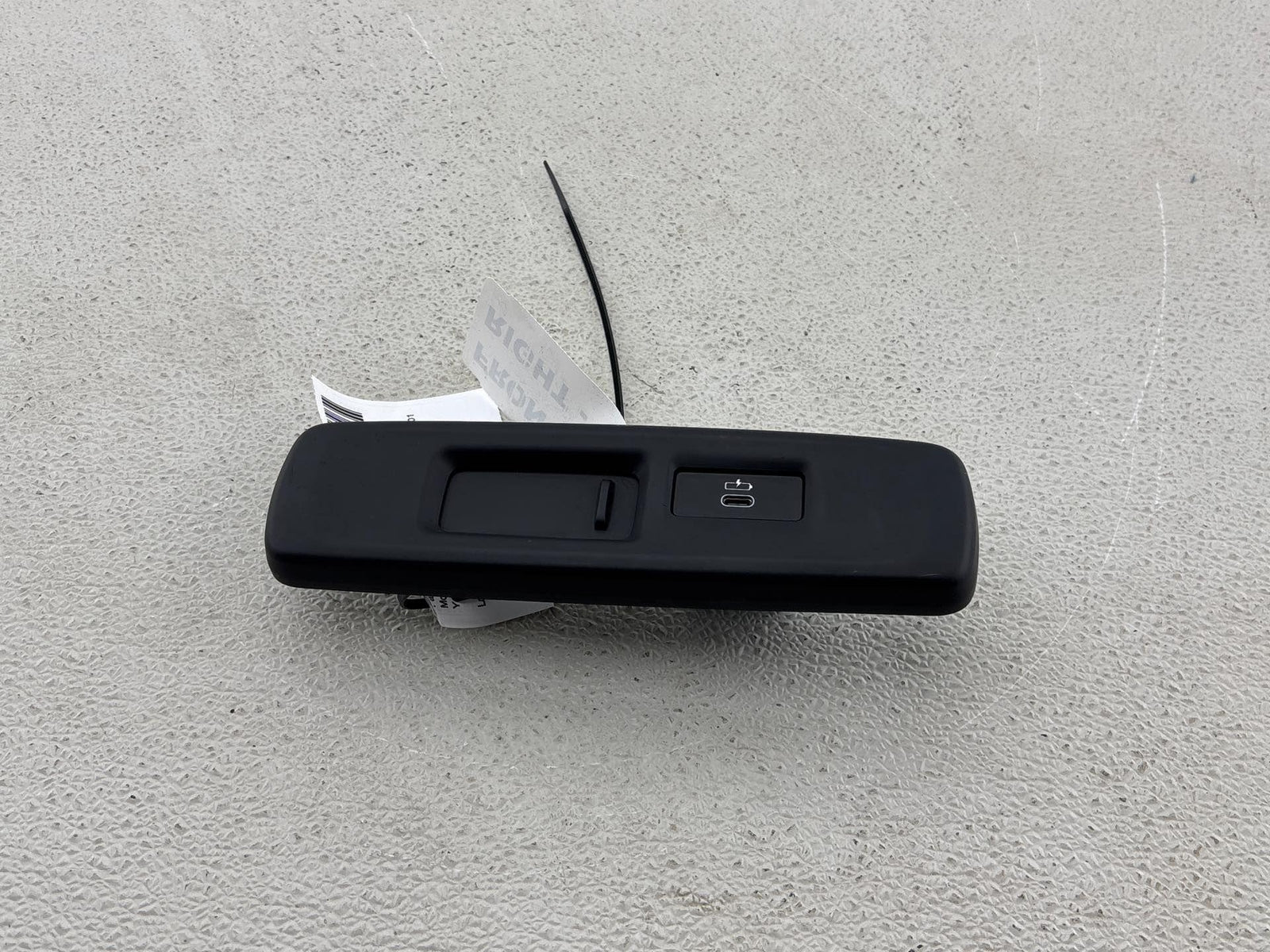 19-23 Bmw X5 Front Right Side Seat Back Trim Cover Cap W/ Bracke Oem 6995012