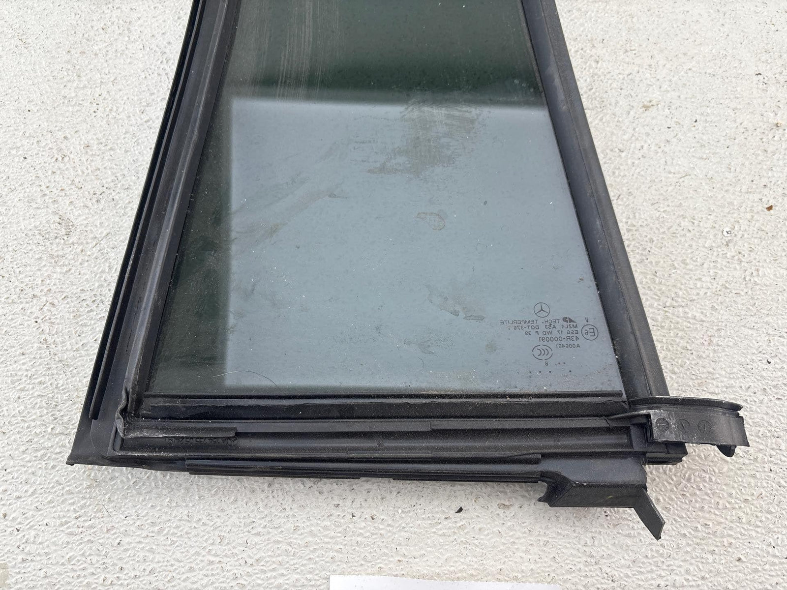 07-12 Mercedes X164 Gl450 Rear Left Door Quarter Vent Window Glass