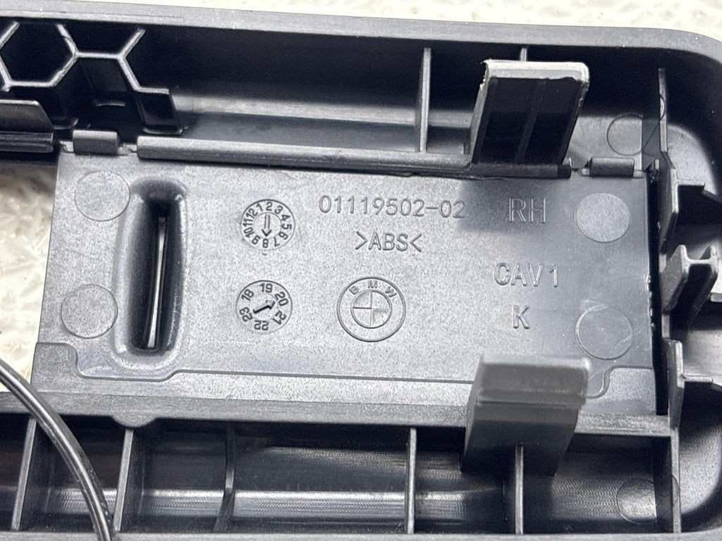 19-23 Bmw X5 Front Right Side Seat Back Trim Cover Cap W/ Bracke Oem 6995012