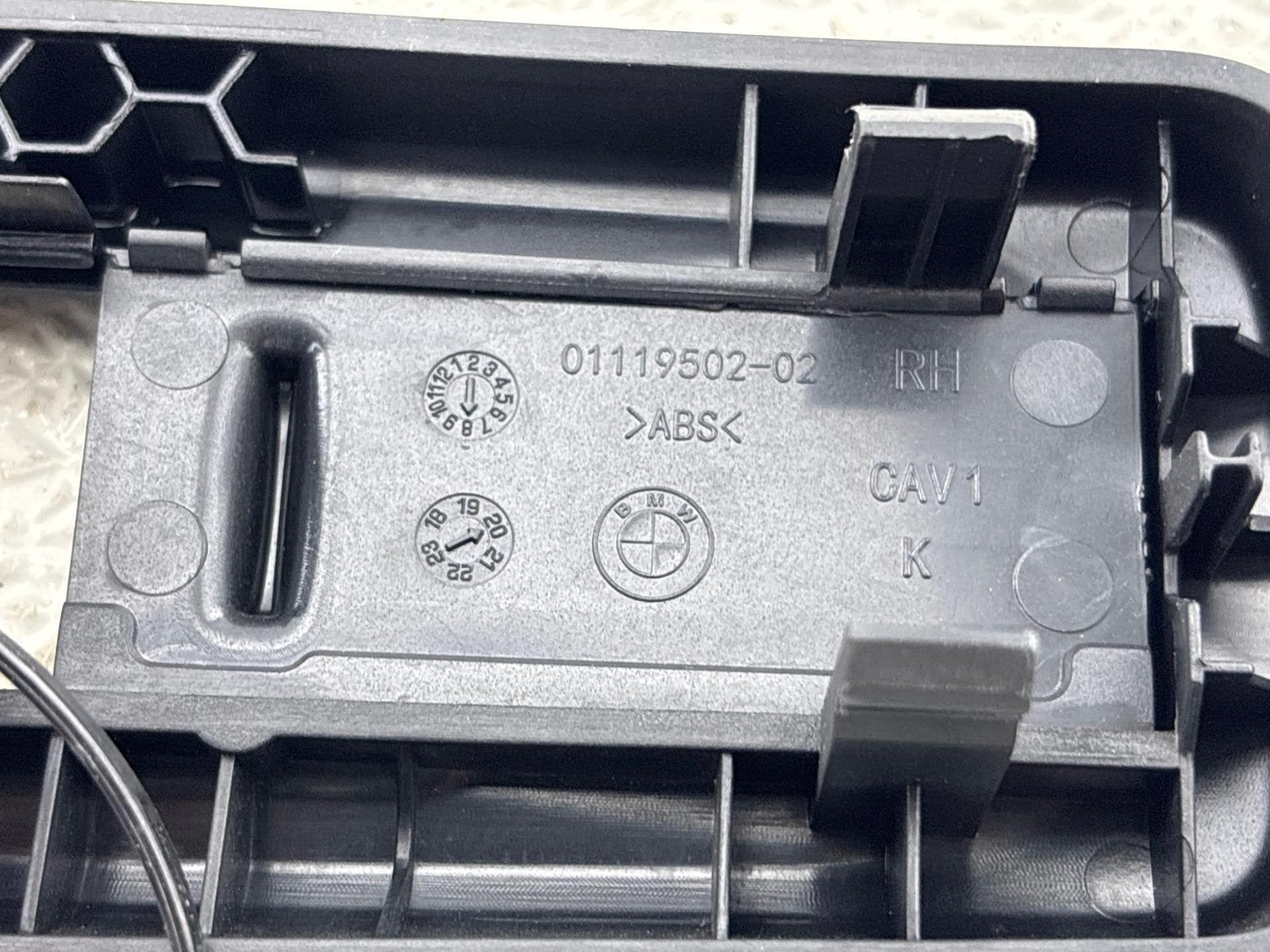 19-23 Bmw X5 Front Right Side Seat Back Trim Cover Cap W/ Bracke Oem 6995012