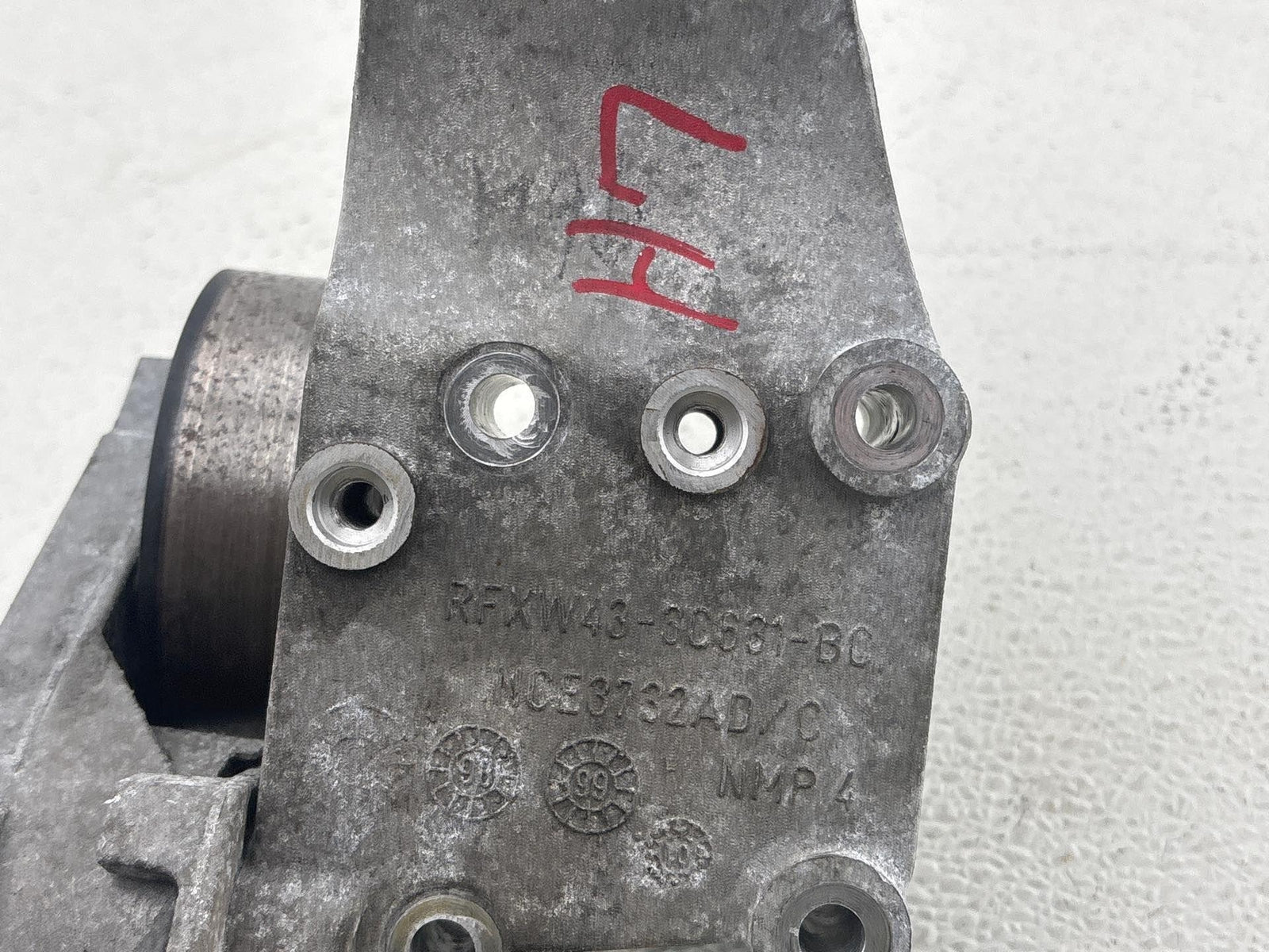 02-05 Ford Thunderbird Belt Tensioner With Bracket