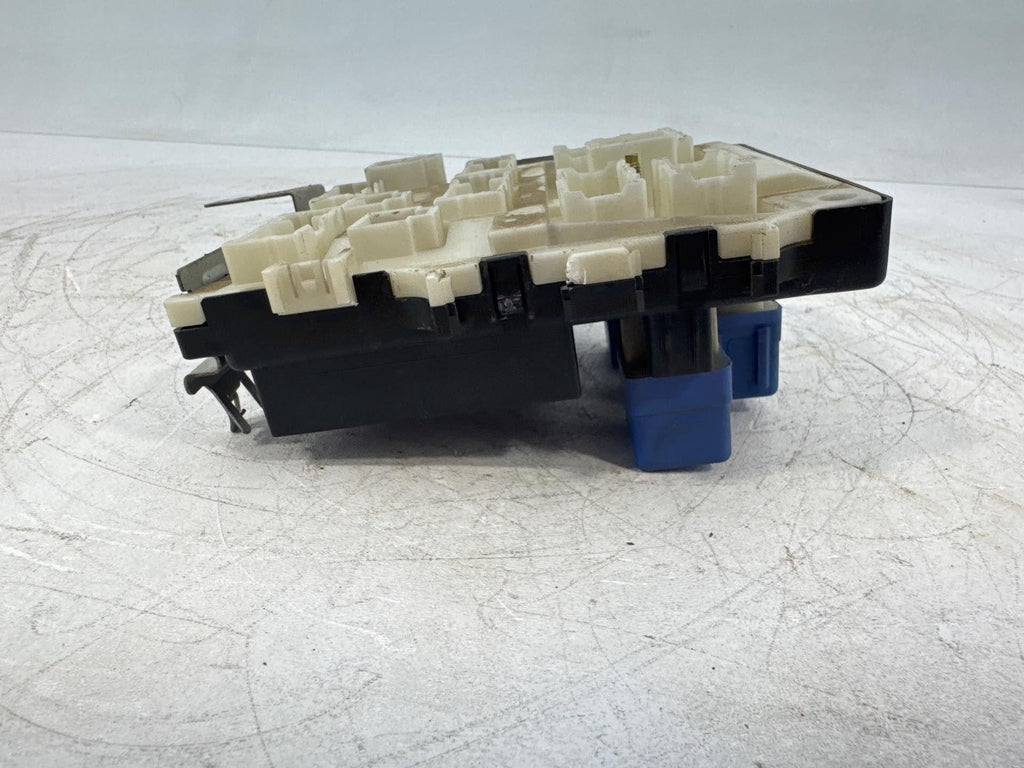 1995 - 1999 Nissan Maxima Under Dash Fuses Box With Fuses And Relays Oem