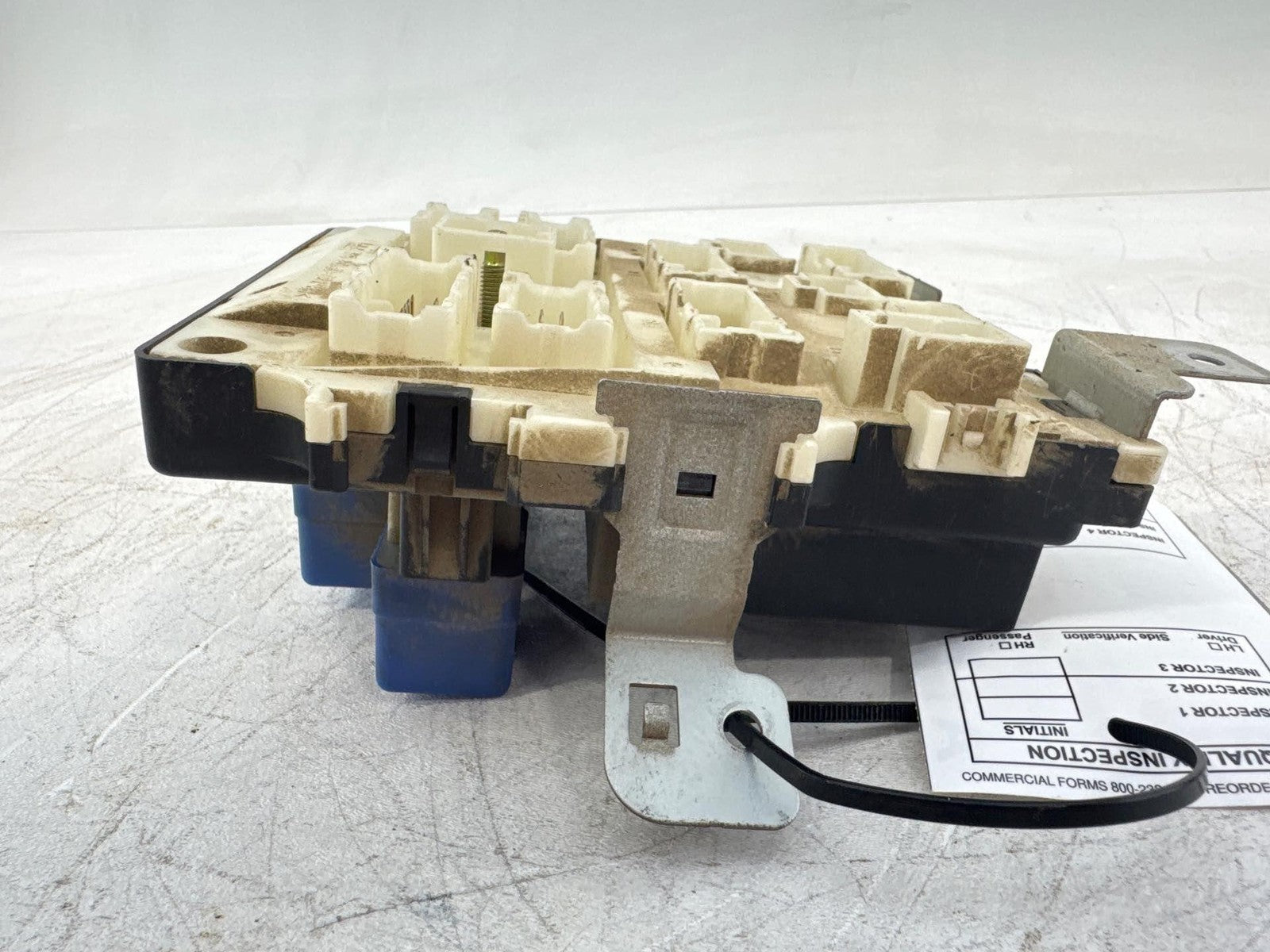1995 - 1999 Nissan Maxima Under Dash Fuses Box With Fuses And Relays Oem
