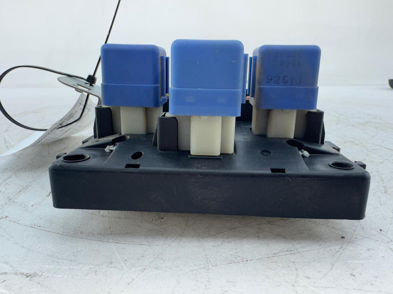 1995 - 1999 Nissan Maxima Under Dash Fuses Box With Fuses And Relays Oem