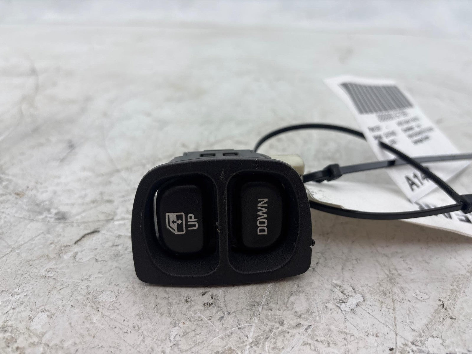 00-02 Saturn Sw2 Rear Passenger Side Door Window Control Switch Oem