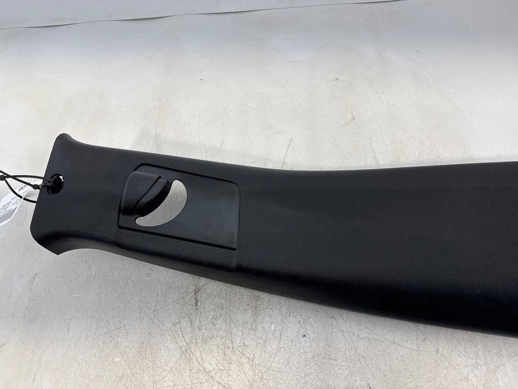 19-23 Jeep Cherokee Right Side Upper B Pillar Cover Trim Panel 68191368Aa Oem