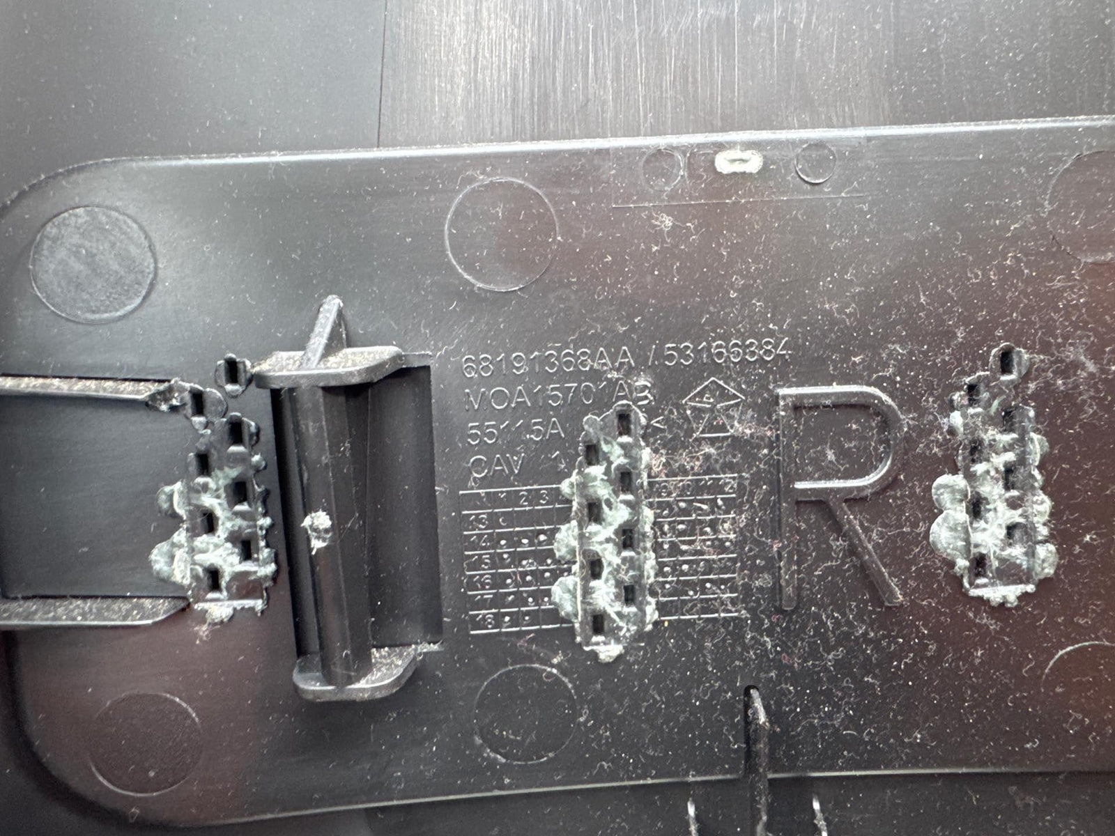 19-23 Jeep Cherokee Right Side Upper B Pillar Cover Trim Panel 68191368Aa Oem