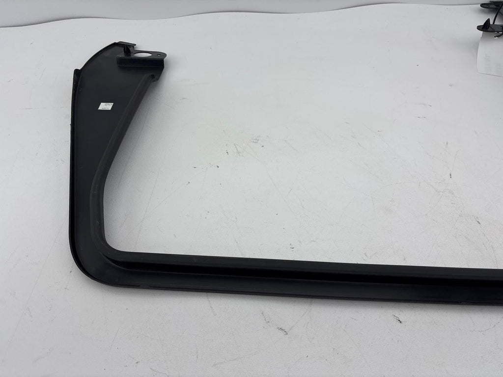 14-19 Jeep Grand Cherokee Rear Left Side Window Frame Trim Cover 1Uj47Trmaa Oem
