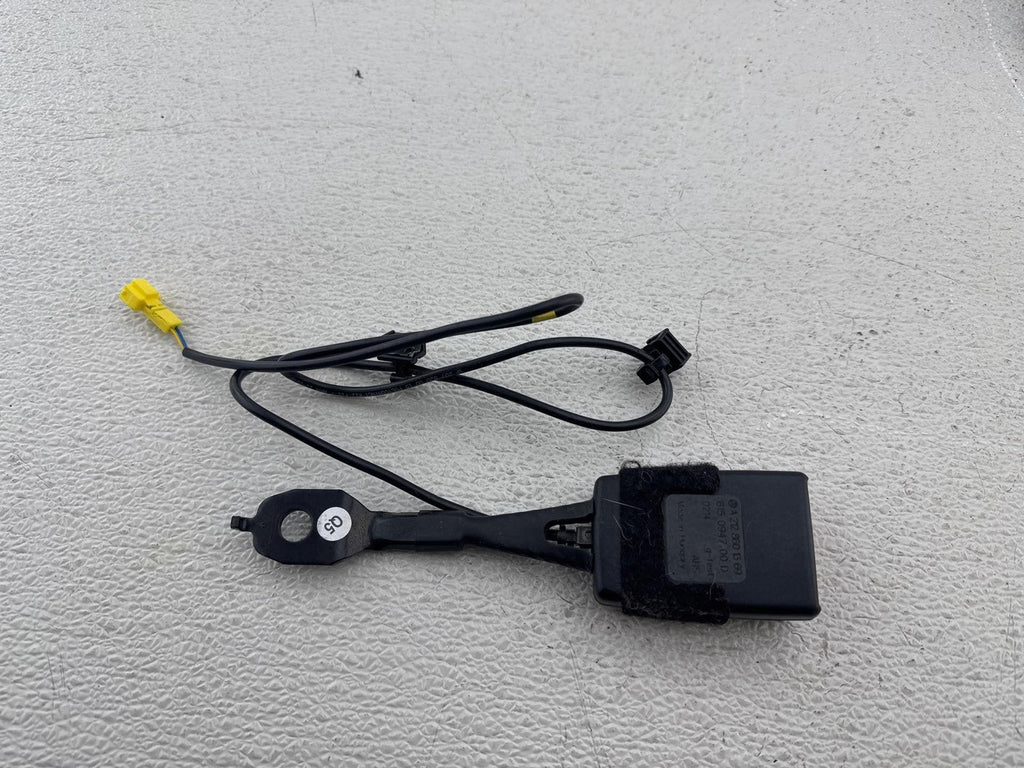 10-16 Mercedes W212 E350 E550 Front Right Seat Belt Seatbelt Buckle Oem