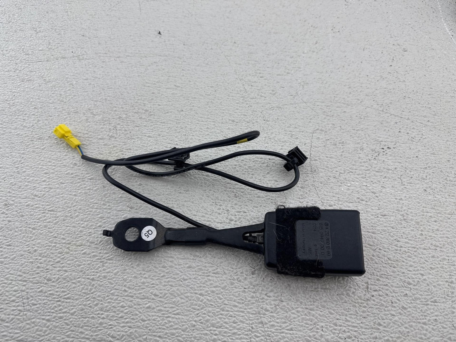 10-16 Mercedes W212 E350 E550 Front Right Seat Belt Seatbelt Buckle Oem