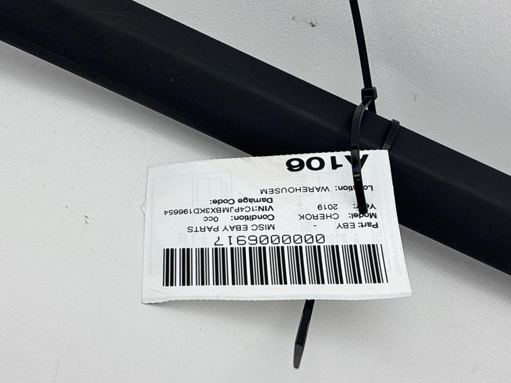 14-21 Jeep Grand Cherokee Rear Right Side Window Frame Trim Cover 1Uj48Trmaa Oem