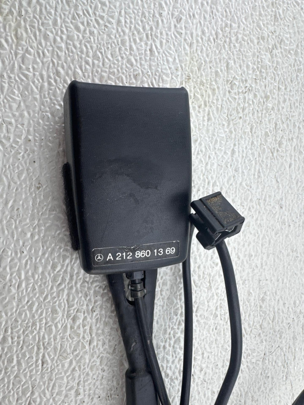 10-16 Mercedes W212 E350 E550 Front Right Seat Belt Seatbelt Buckle Oem