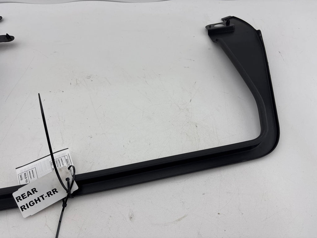 14-21 Jeep Grand Cherokee Rear Right Side Window Frame Trim Cover 1Uj48Trmaa Oem