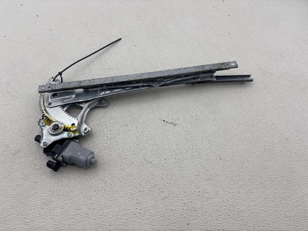 12-19 Nissan Versa Front Right Window Regulator W/Motor Oem 80730-1Hl0A