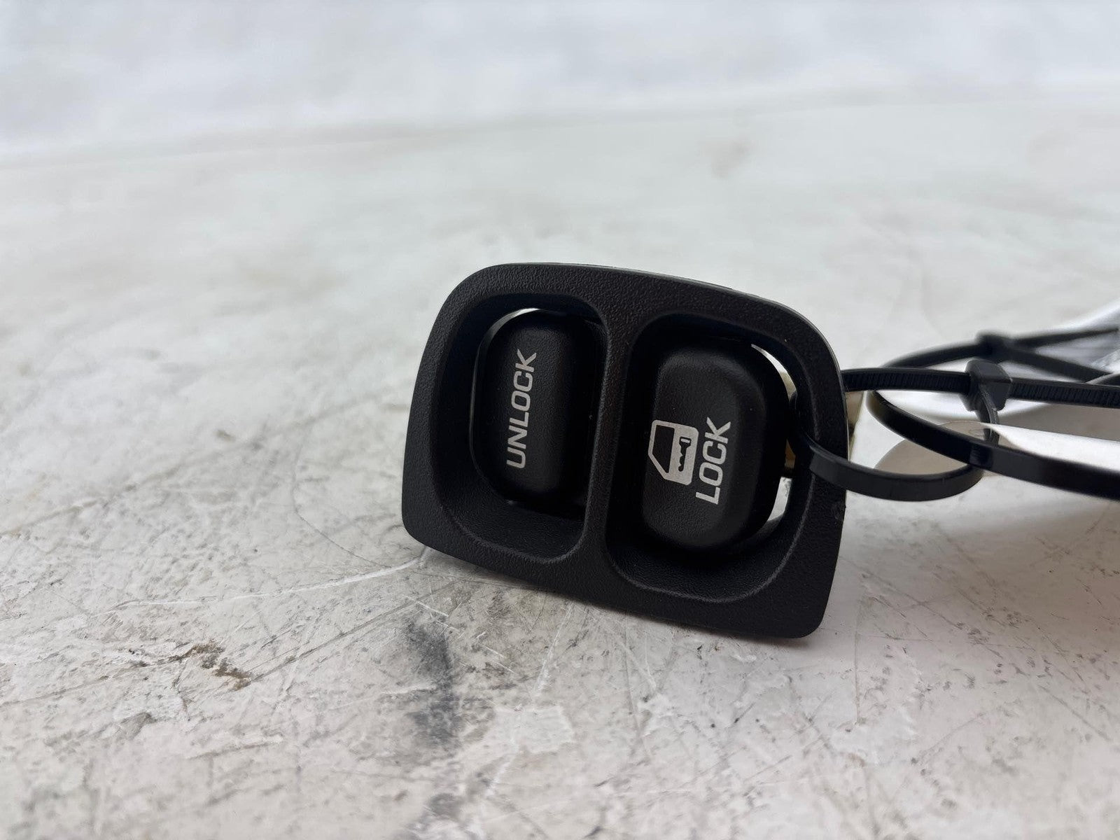 00-02 Saturn Sw2 Front Passenger Side Door Power Window Switch