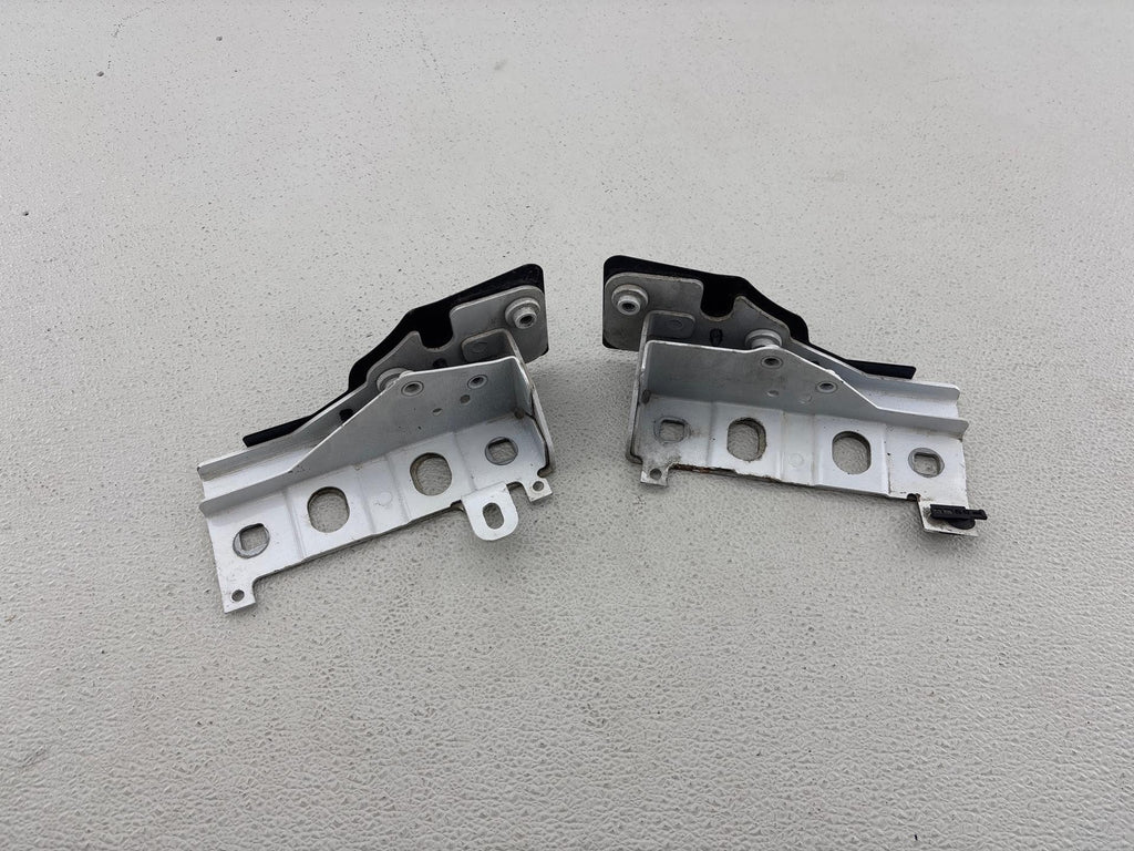 10-16 Land Rover Lr4 Right & Left Radiator Support Mount Bracket Set Oem