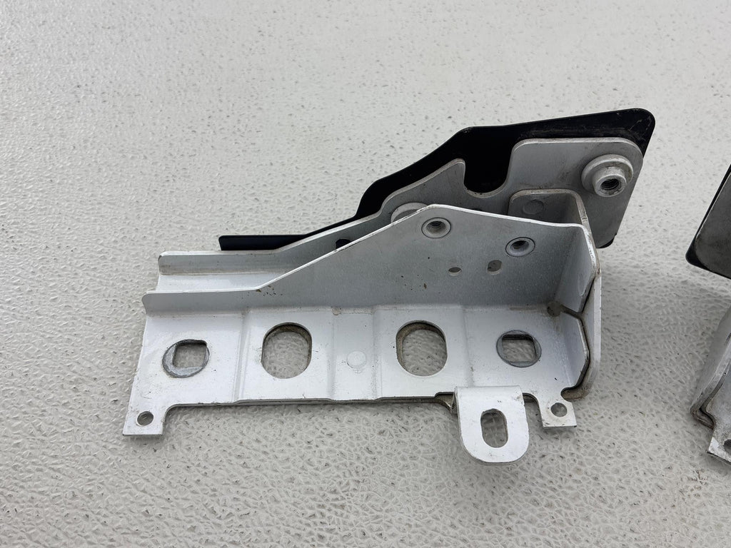 10-16 Land Rover Lr4 Right & Left Radiator Support Mount Bracket Set Oem