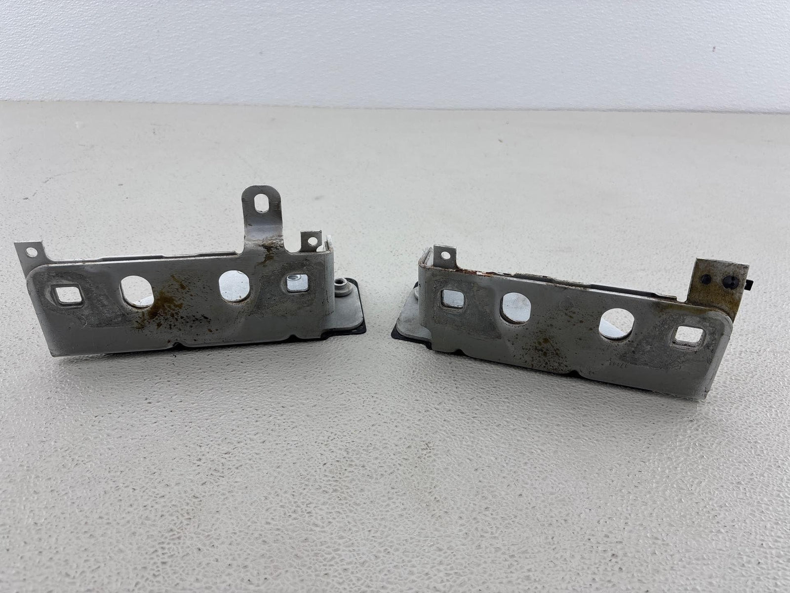 10-16 Land Rover Lr4 Right & Left Radiator Support Mount Bracket Set Oem