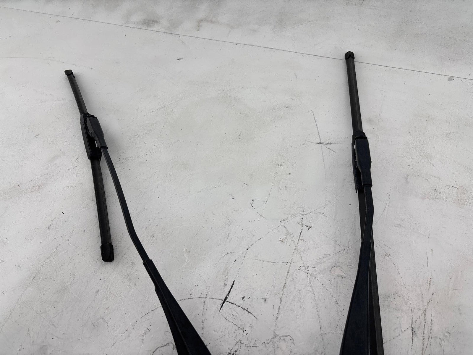 10-13 Bmw 328 335 E90 E92 Front Left & Right Windshield Wiper Arms Set Oem