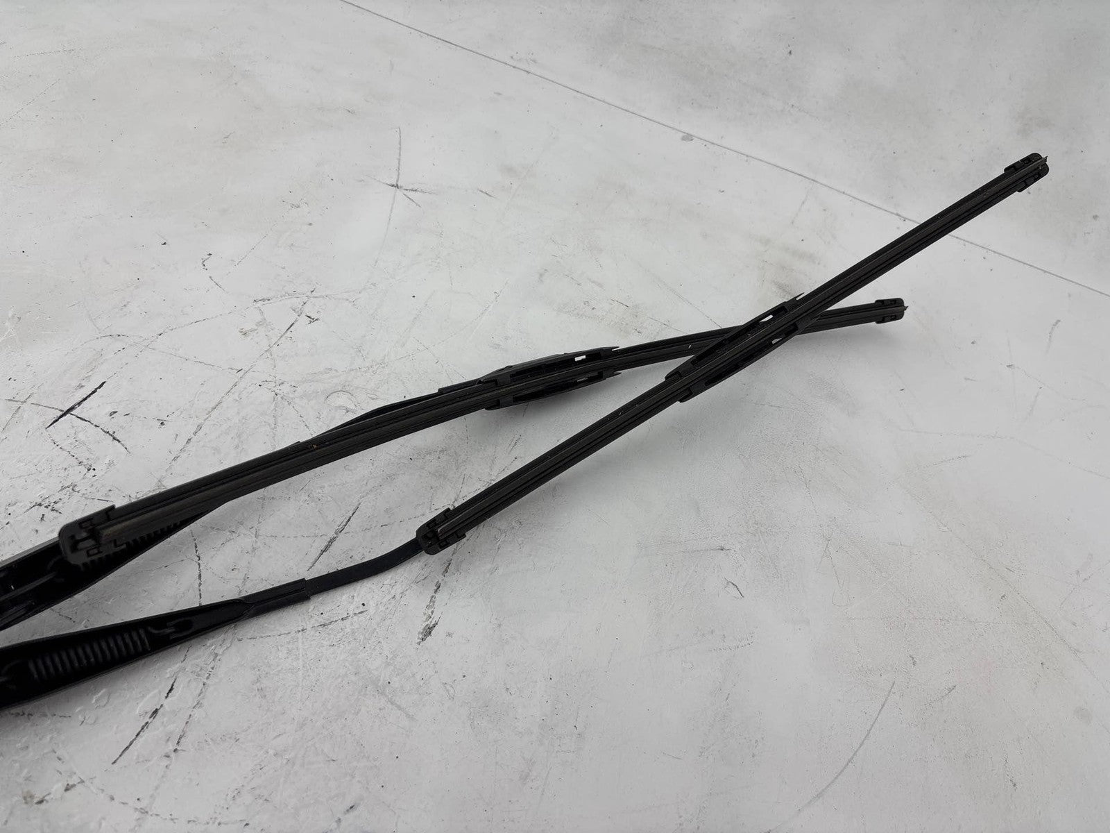 10-13 Bmw 328 335 E90 E92 Front Left & Right Windshield Wiper Arms Set Oem