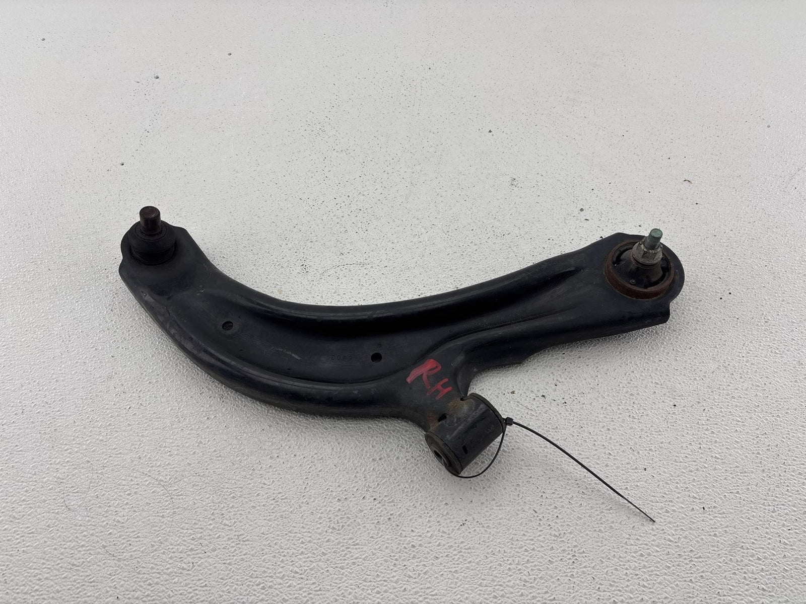 15-19 Nissan Sentra 1.8L Front Passenger Lower Control Arm 54500-9AM1B