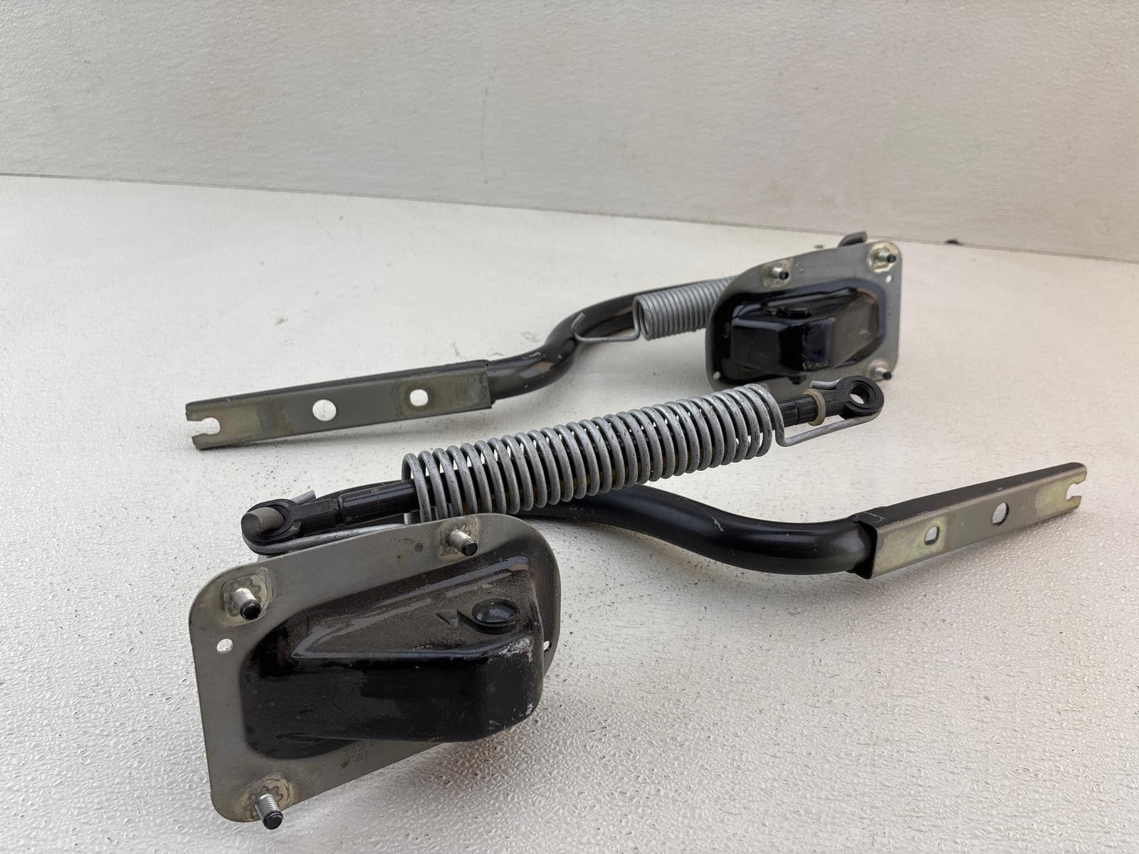 08-10 Bmw 535Xi Rear Trunk Lid Tailgate Hinge Left & Right 7111387/7111388 Oem.