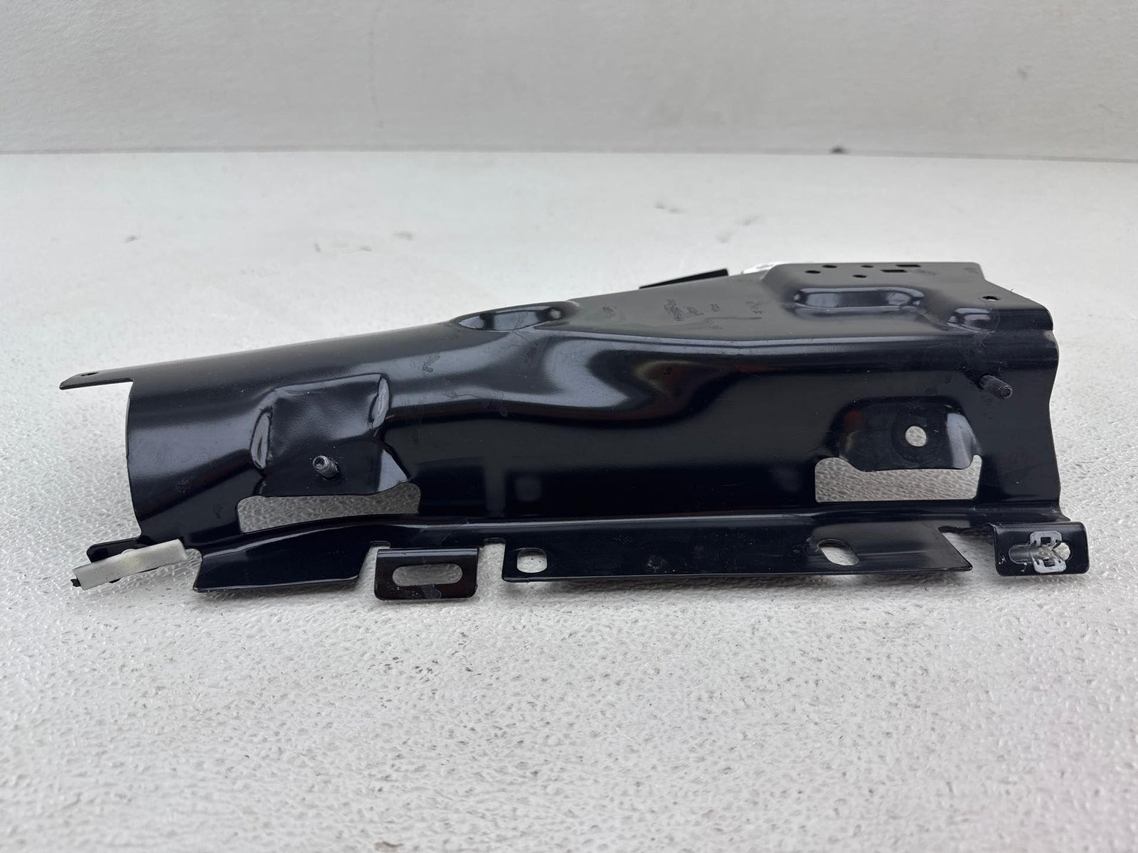 13-22 Land Range Rover Rear Left Side D Pillar Upper Support Bracket Oem